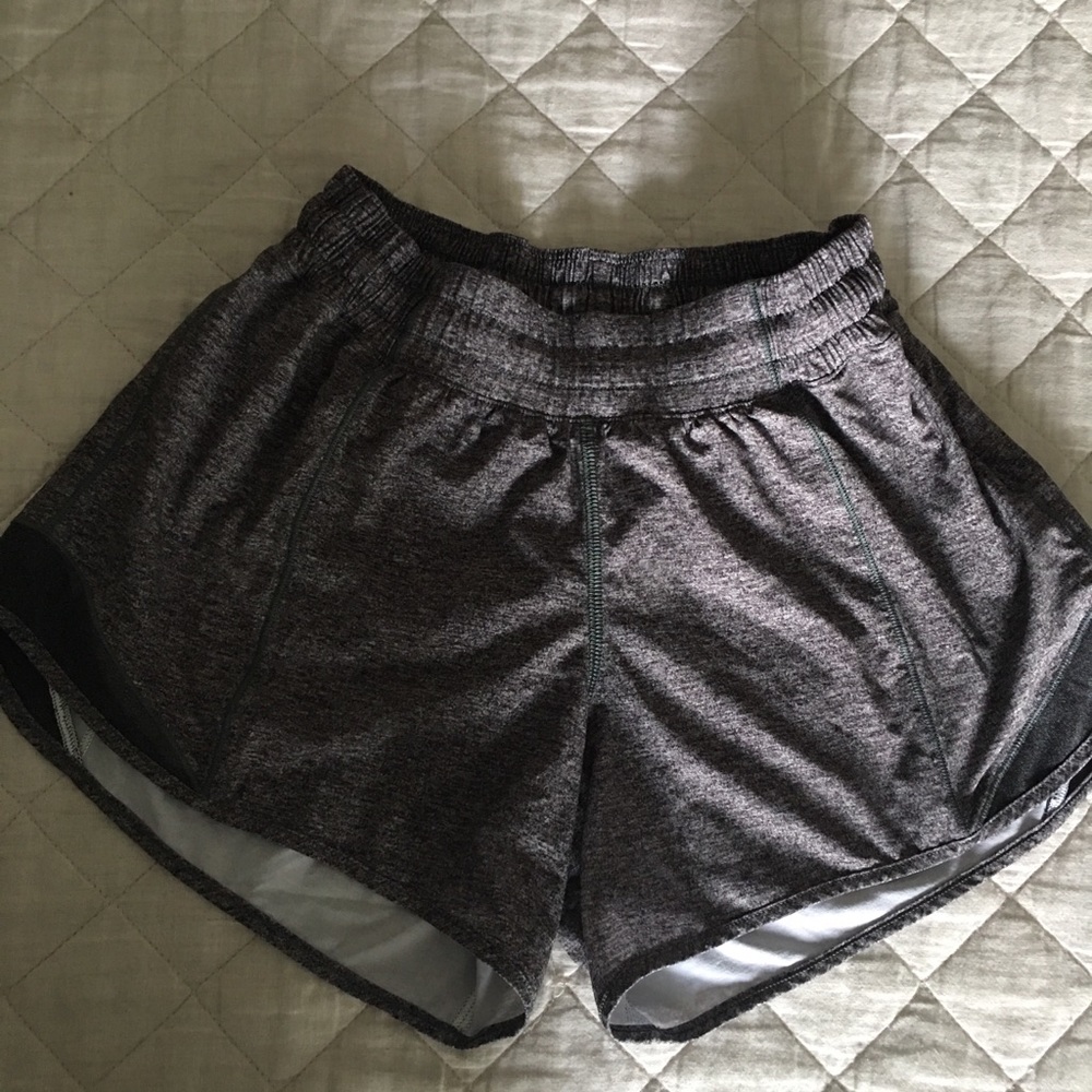 Lululemon Short Size 6 Hotty Hot Long